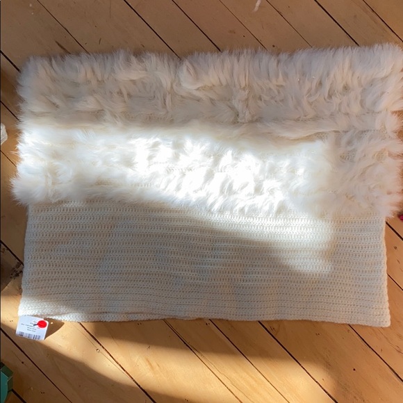 Danier genuine rabbit fur Snude - Picture 2 of 3